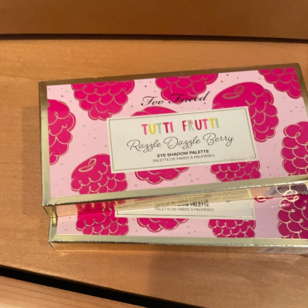 New/unopened Too Faced tutti fruition dazzle dazzle berry eye shadow palette - Picture 1 of 2